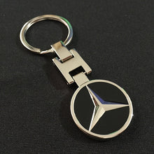 Load image into Gallery viewer, New for Mercedes benz accesorios llavero sólido ahuecado for Mercedes trigo coche Logo coche Llaveros de metal anuncio colgante
